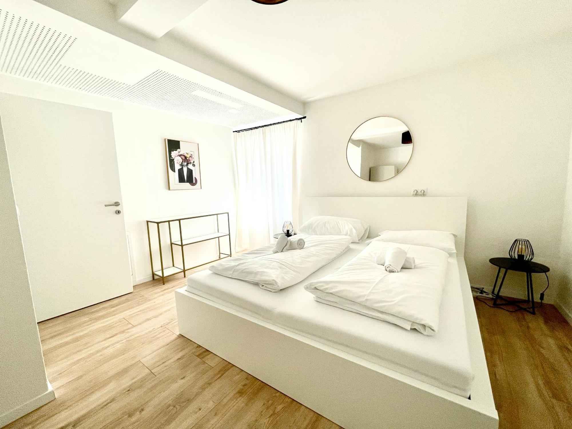 Contactless Self-Check-In - Stayhere Central City Suite 1 Graz Eksteriør bilde